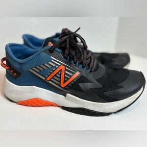 New Balance Boy's Blue Running Sneakers YKRAVB01 Size US 6Y Women’s Size 7.5